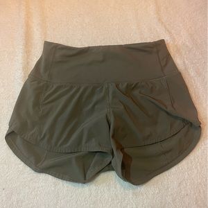 Grey sage Lululemon speed up size 2 and 2.5”